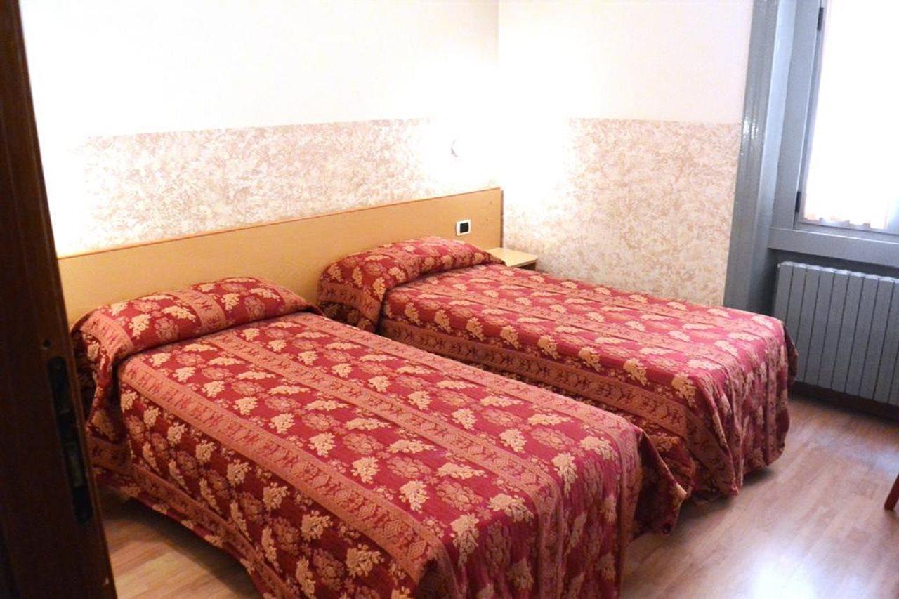 Hotel Nettuno Милано Екстериор снимка